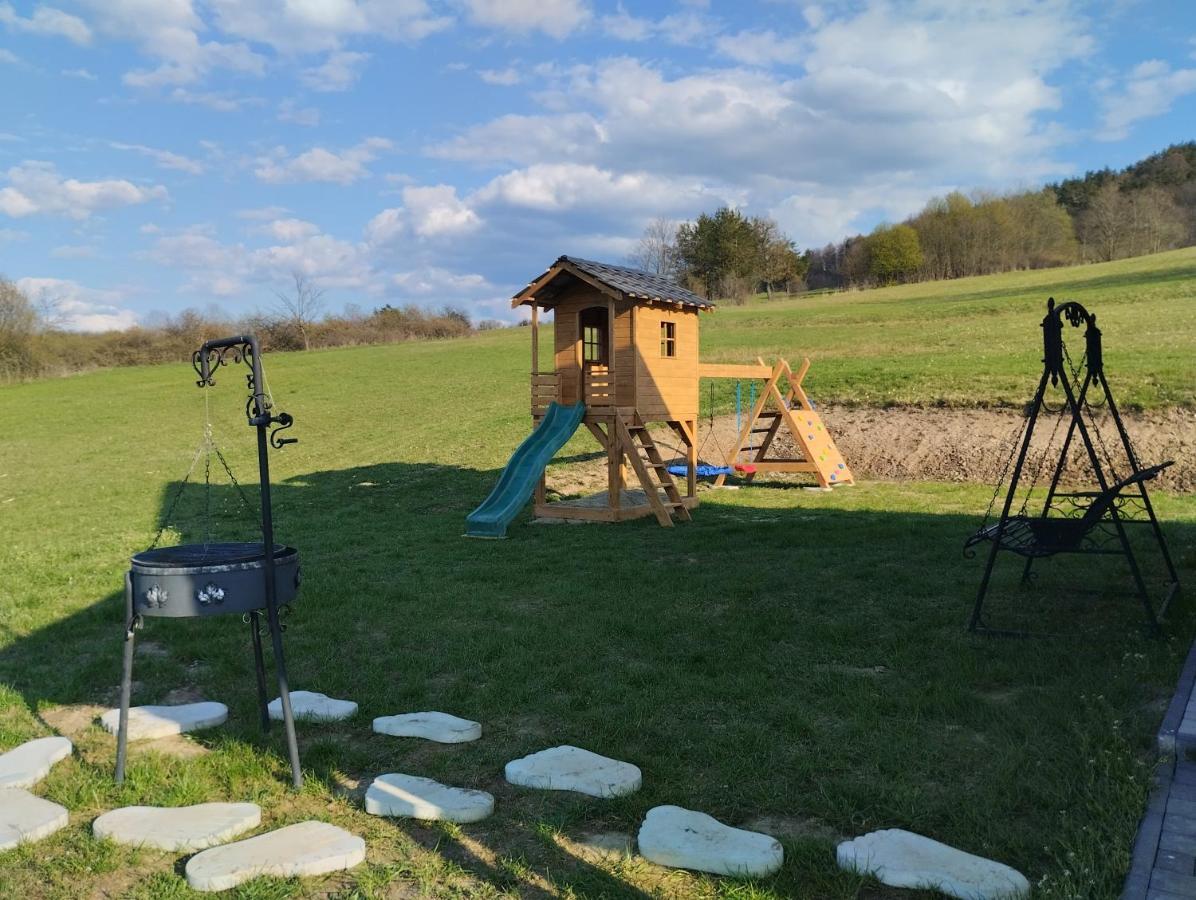 Domek W Swiatkowej Krempna Exterior photo